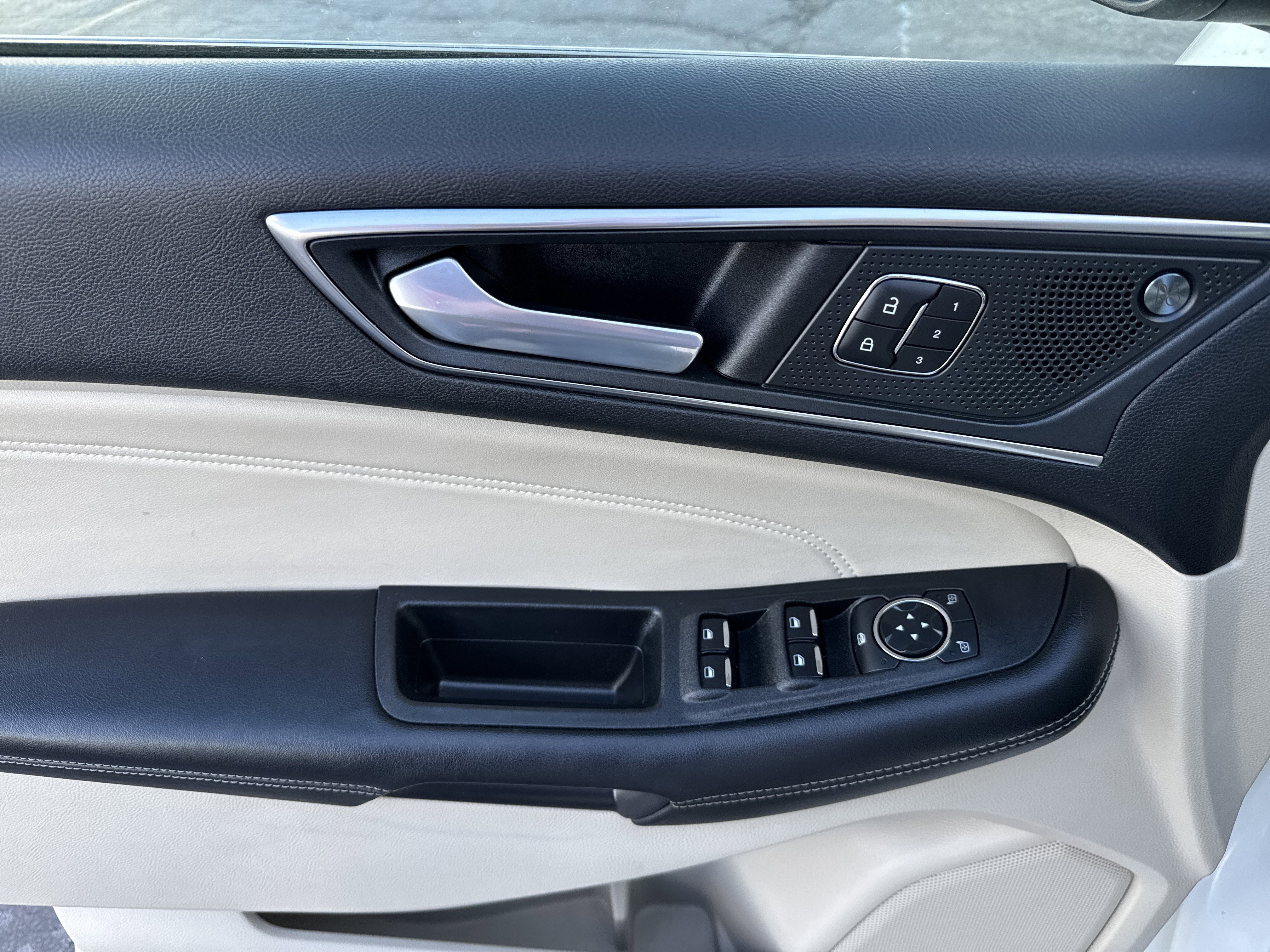 Certified 2022 Ford Edge Titanium image 21