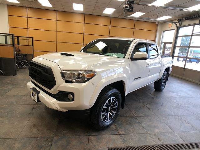 Used 2020 Toyota Tacoma TRD Sport w/ Technology Package AWD/4WD image 3