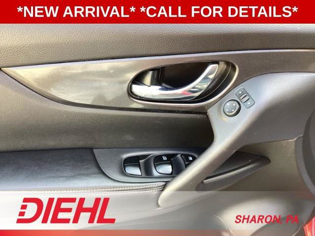 Used 2017 Nissan Rogue SV AWD/4WD image 18