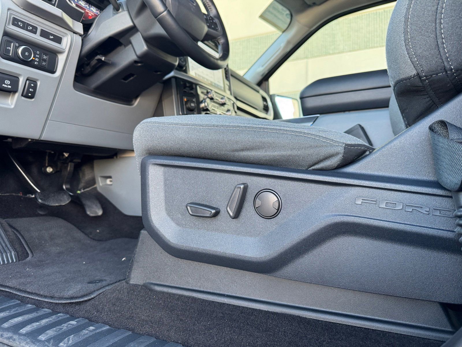 Certified 2022 Ford F150 XLT w/ Equipment Group 302A High image 21