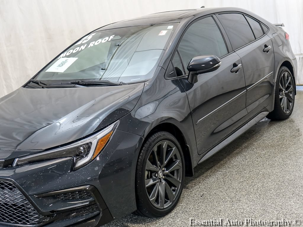 Used 2025 Toyota Corolla SE w/ SE Premium Package FWD image 4