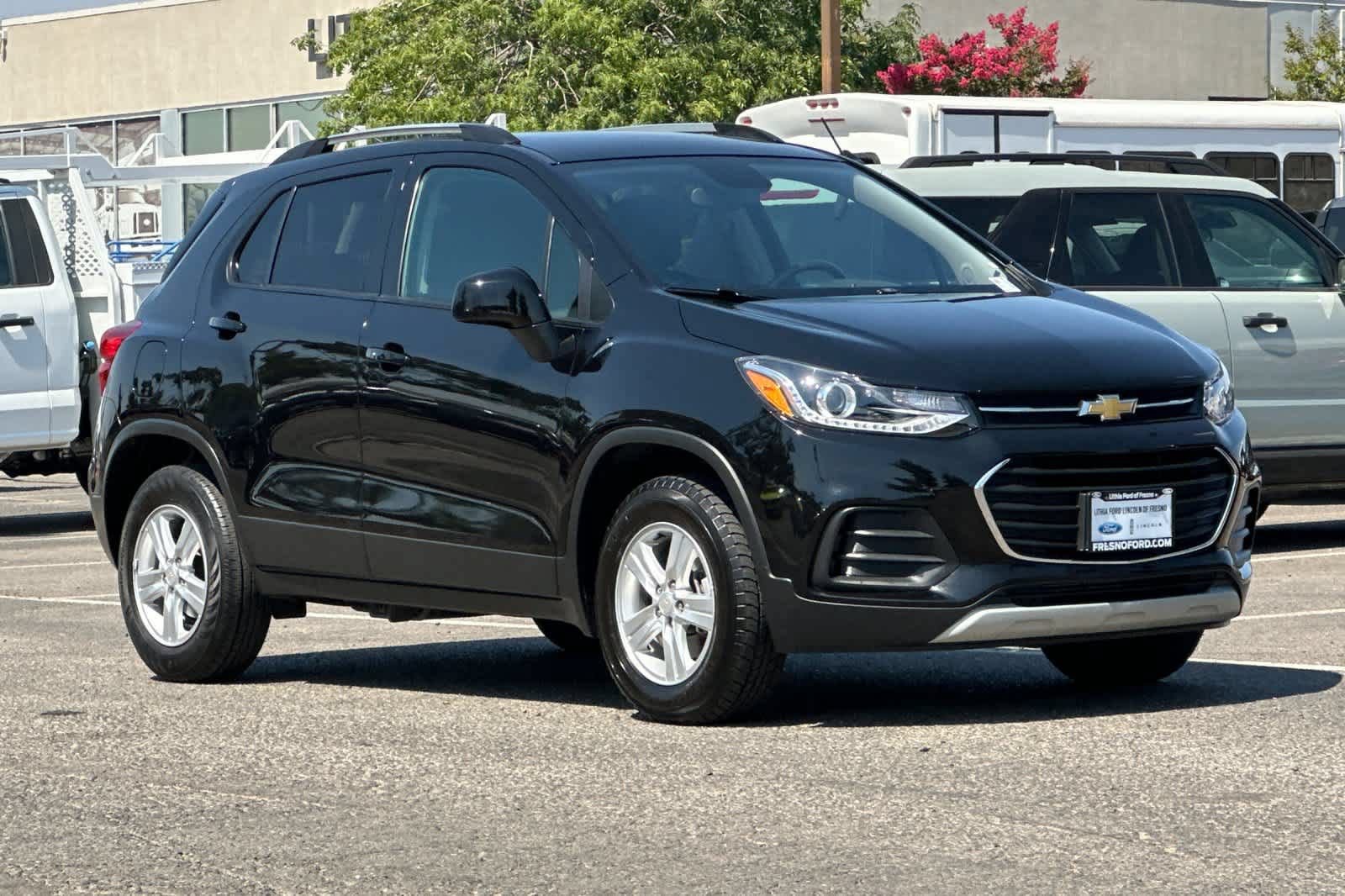 Used 2022 Chevrolet Trax LT w/ LT Convenience Package AWD/4WD image 9