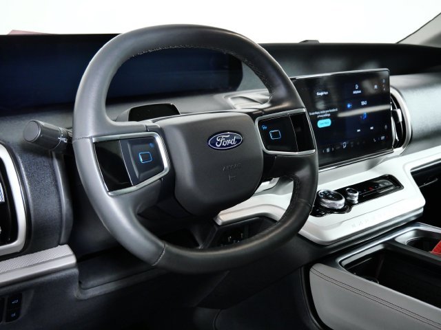 Certified 2025 Ford Expedition Active AWD/4WD image 20
