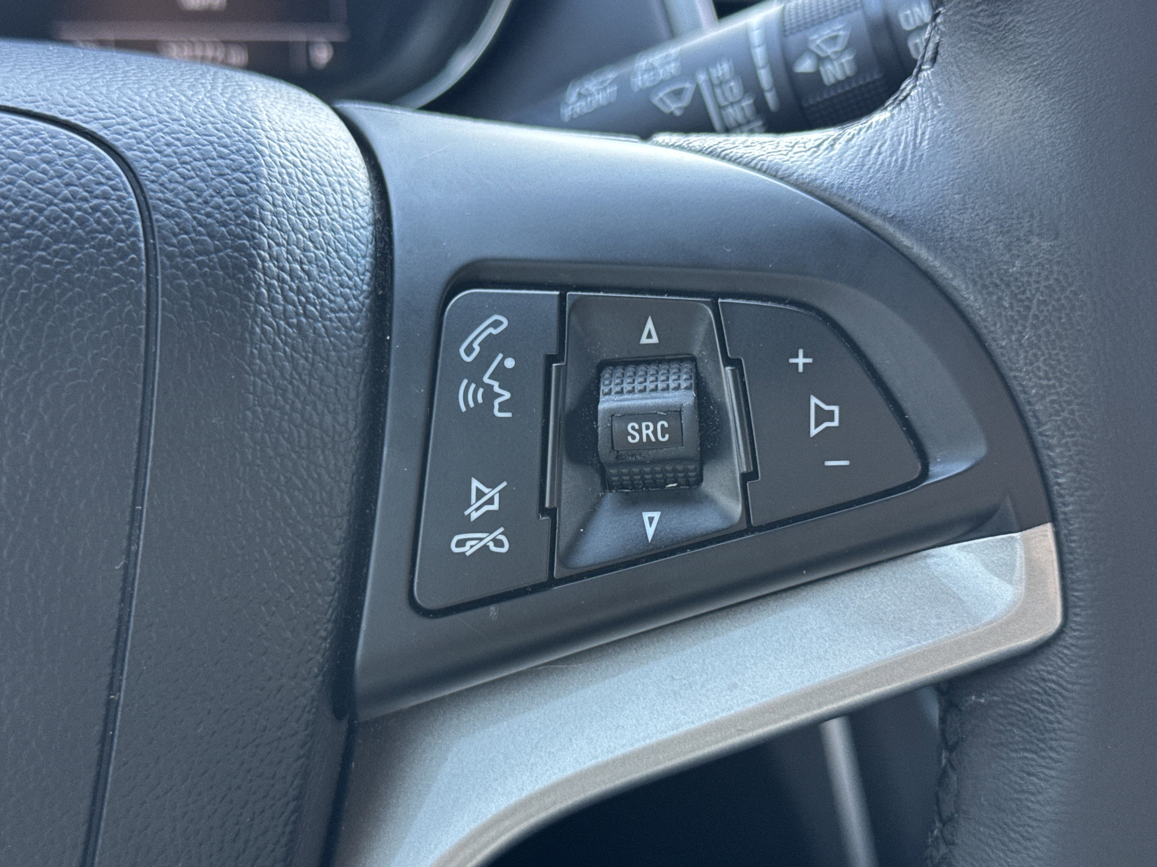 Used 2022 Chevrolet Trax LT w/ LT Convenience Package image 17