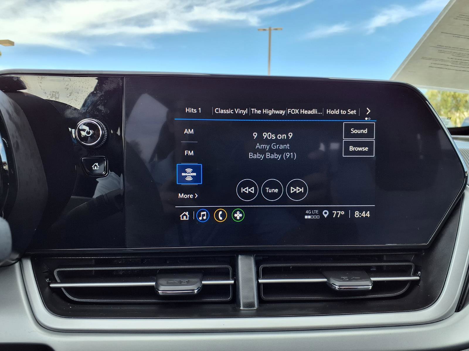 Used 2025 Chevrolet Trax RS w/ Sunroof Package FWD image 22