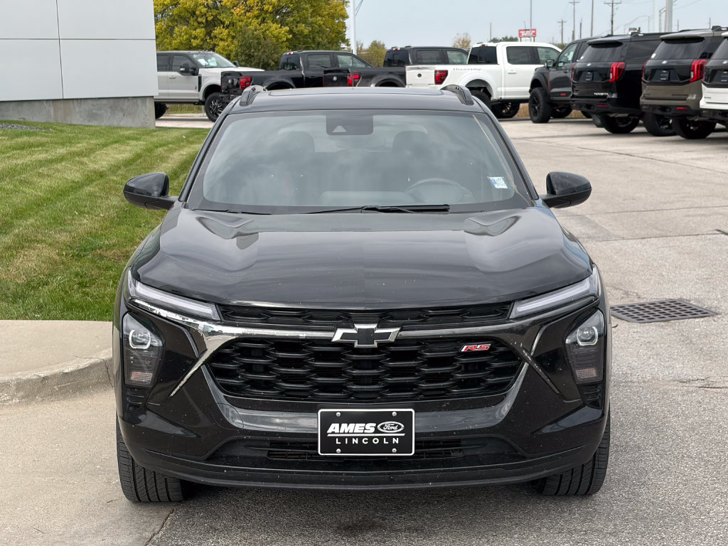 Used 2024 Chevrolet Trax RS w/ Sunroof Package FWD image 8