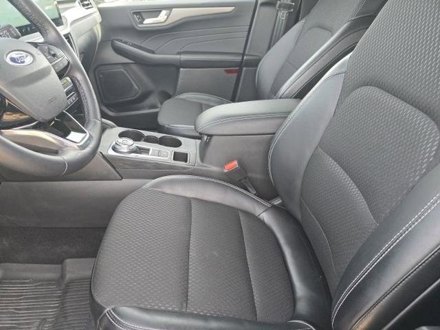 Certified 2025 Ford Escape SE FWD image 9