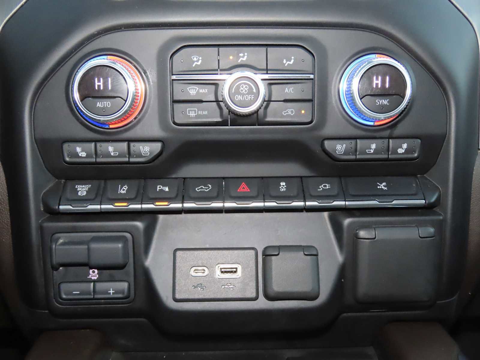 Used 2022 GMC Sierra 3500 Denali w/ Denali Ultimate Package image 34