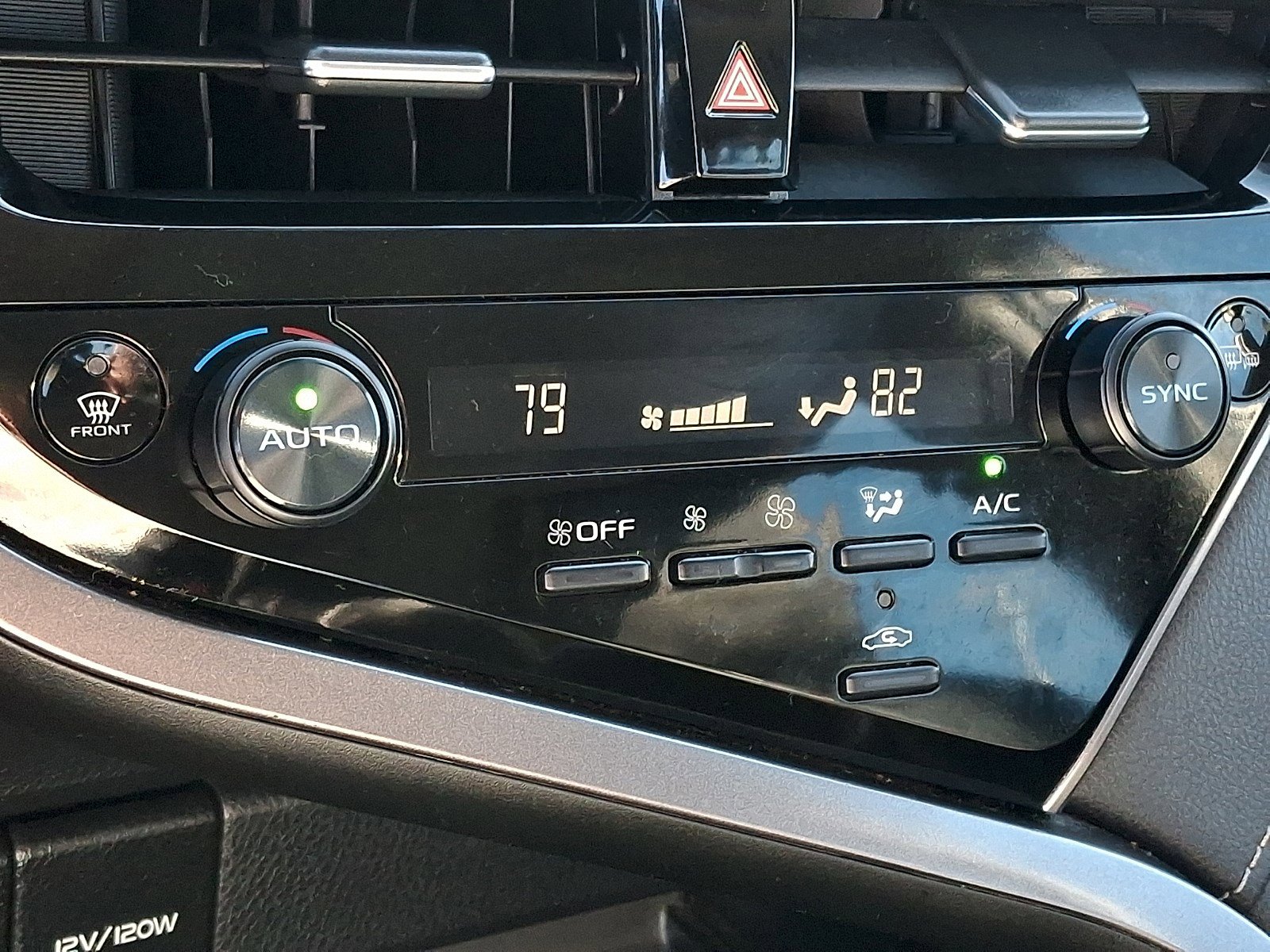 Used 2024 Toyota Camry SE image 14