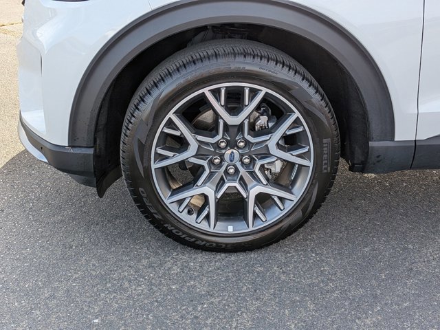 Certified 2025 Ford Explorer Platinum w/ Ultimate Package image 11