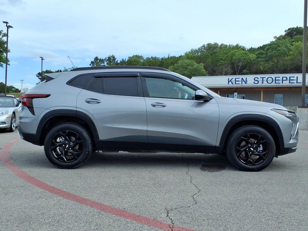 Used 2025 Chevrolet Trax LT w/ LT Convenience Package image 5