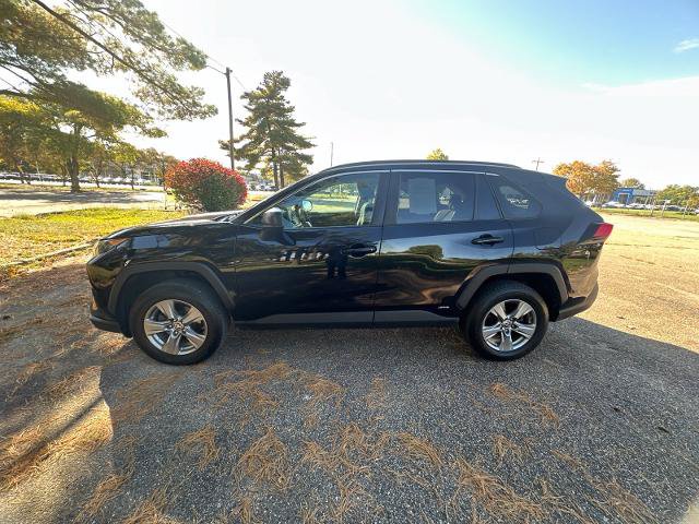 Used 2022 Toyota RAV4 LE AWD/4WD image 30