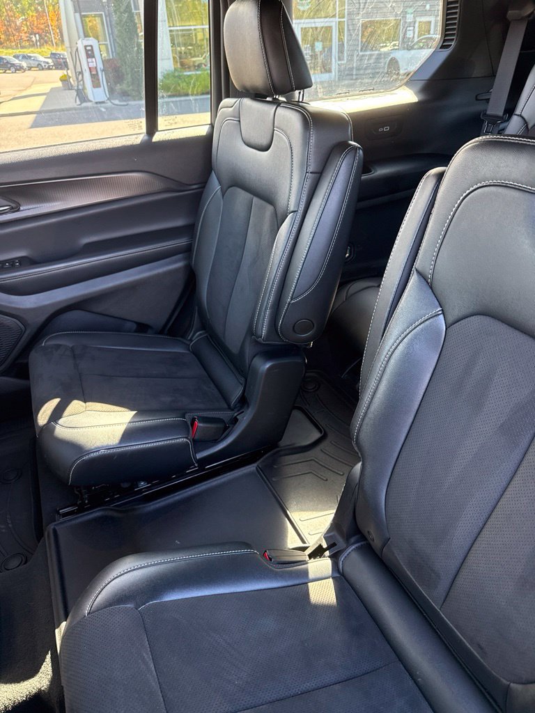 Used 2023 Jeep Grand Cherokee L Laredo AWD/4WD image 10