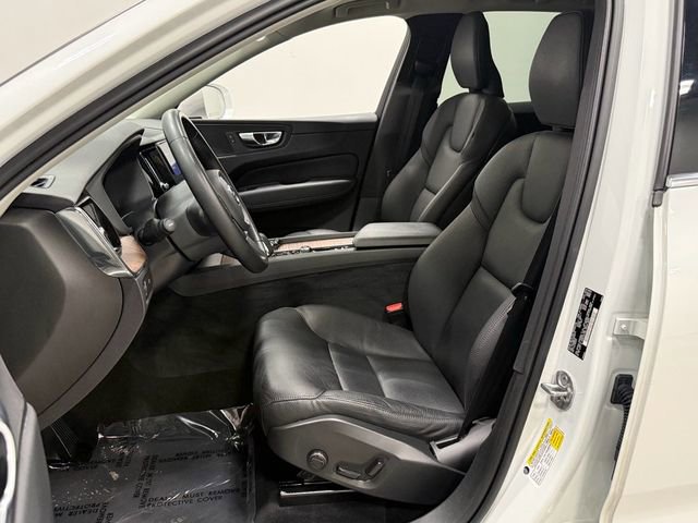 Used 2022 Volvo XC60 B5 Momentum AWD/4WD image 14