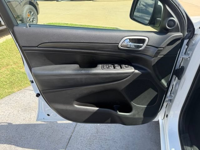 Used 2020 Jeep Grand Cherokee Altitude RWD image 6