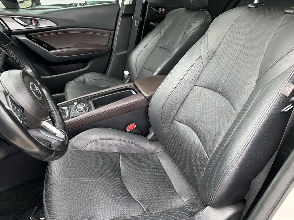 Used 2018 MAZDA MAZDA3 Grand Touring w/ Premium Equipment Package FWD image 20