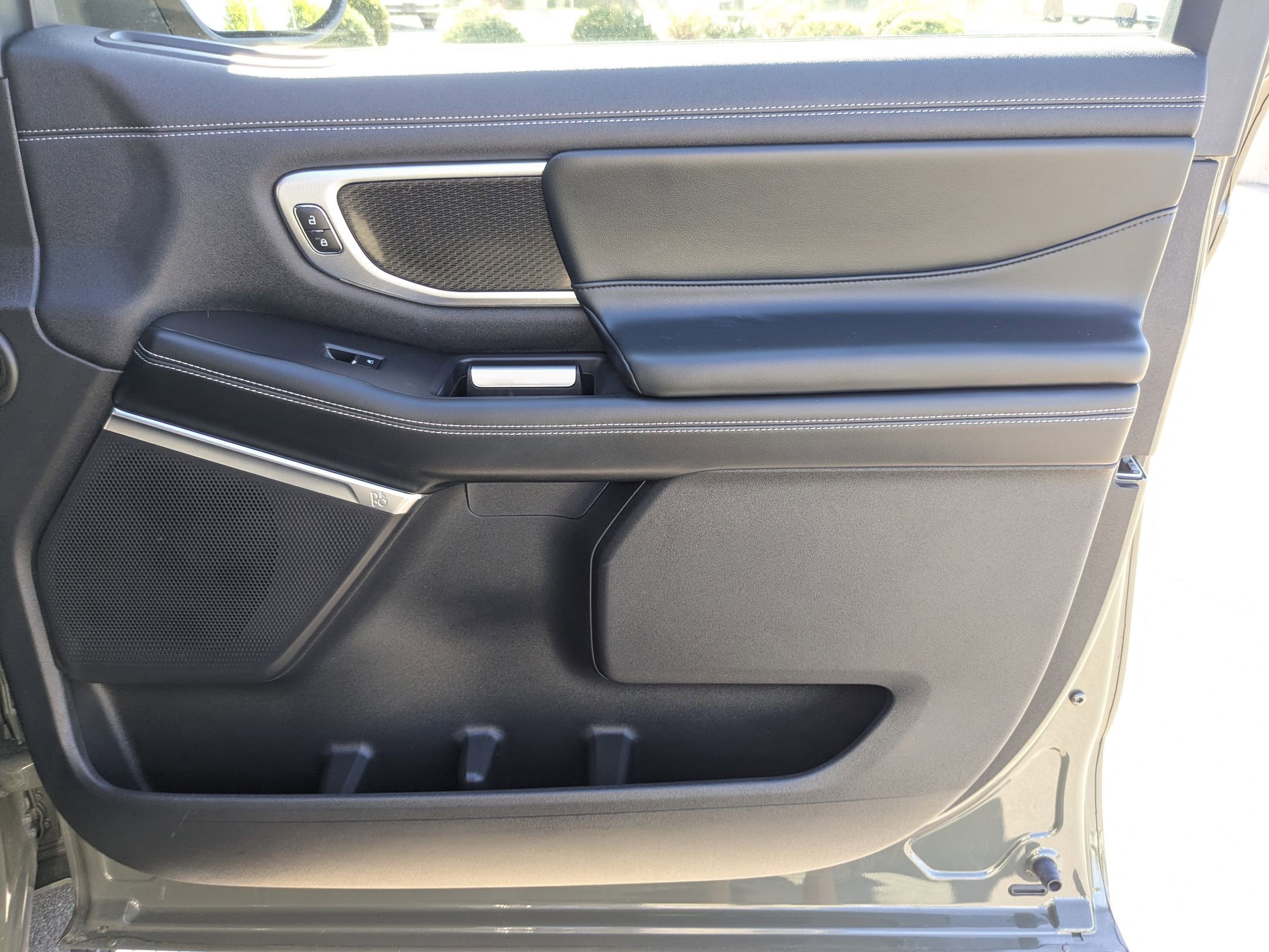 Certified 2025 Ford Expedition Platinum w/ Stealth Performance Package AWD/4WD image 43