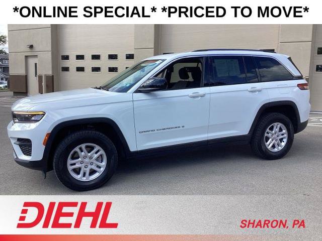 Used 2022 Jeep Grand Cherokee Laredo w/ Luxury Tech Group I AWD/4WD image 5