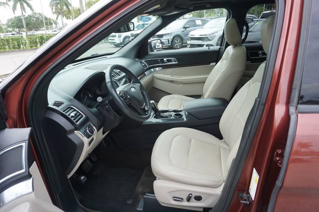 Certified 2018 Ford Explorer Limited FWD image 17