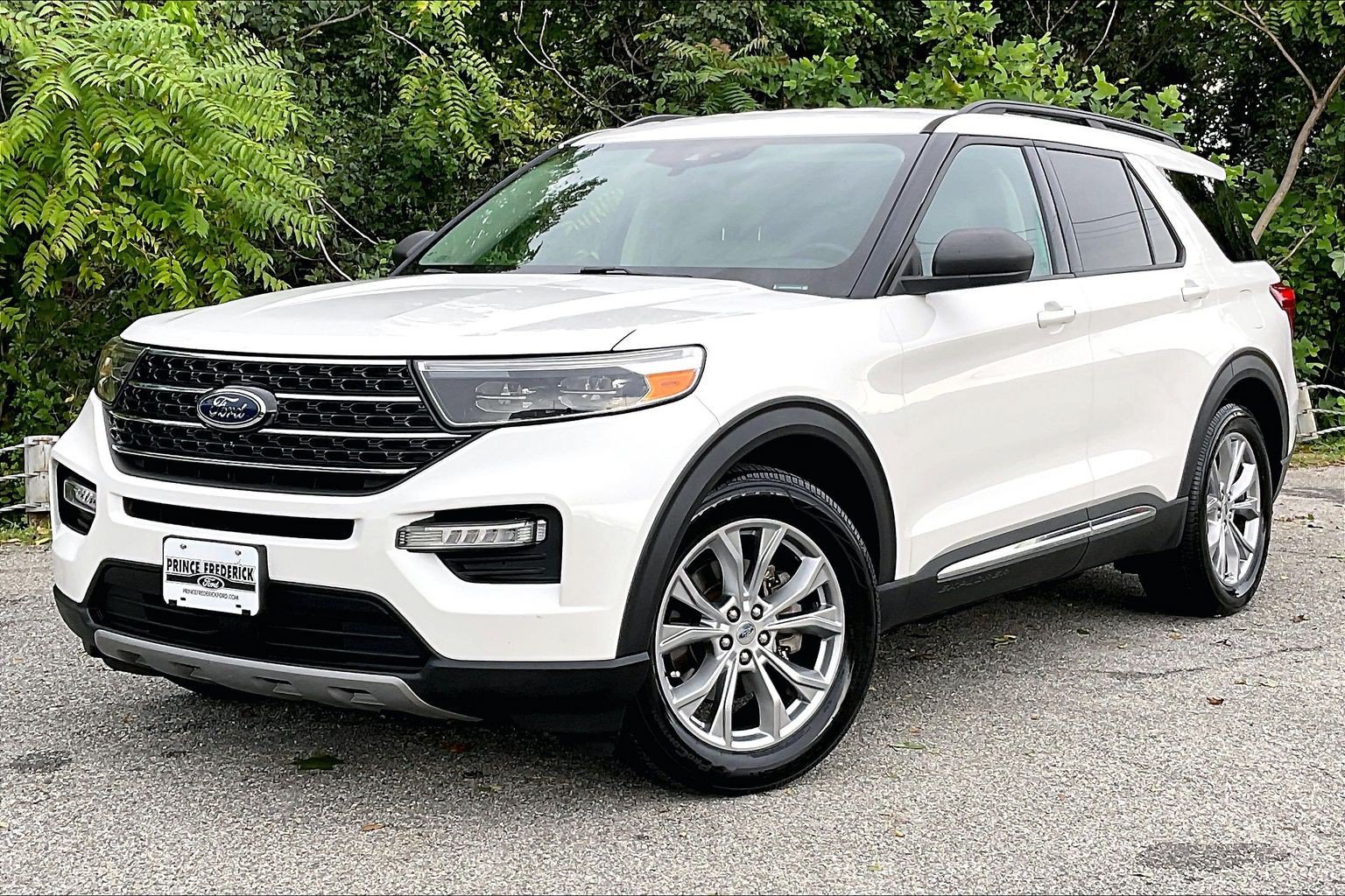 Certified 2020 Ford Explorer XLT w/ Equipment Group 202A RWD image 3