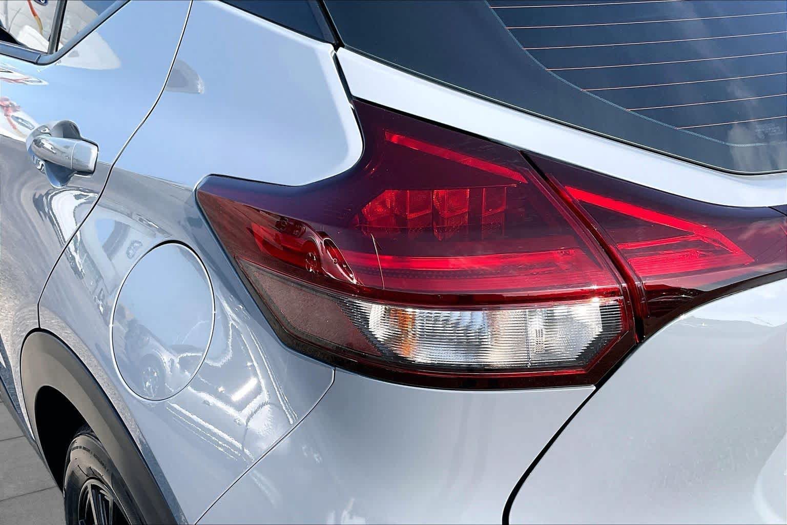 Used 2024 Nissan Kicks SR w/ SR Premium Package FWD image 24