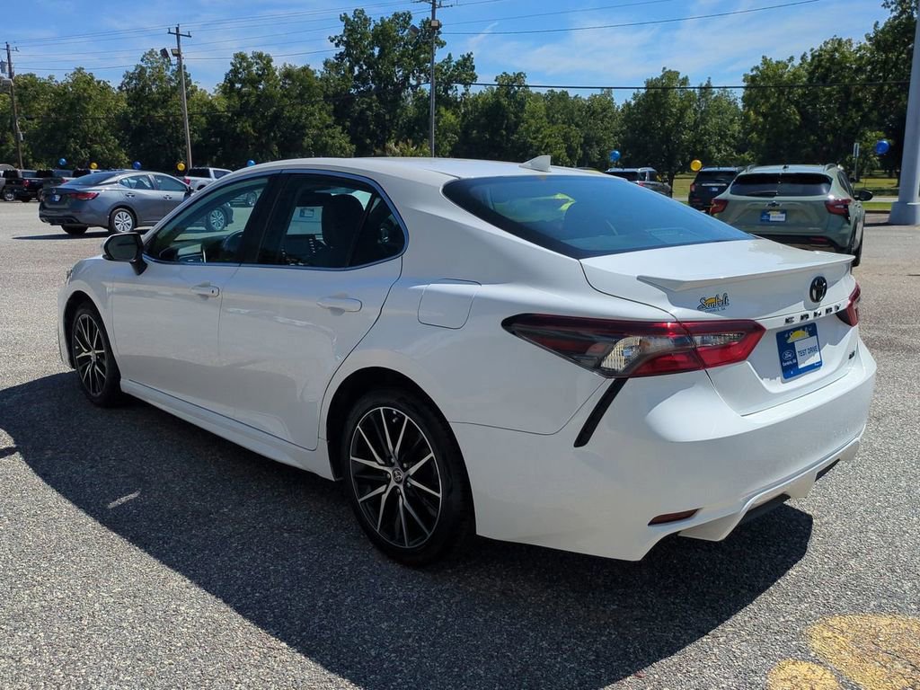 Used 2023 Toyota Camry SE image 3
