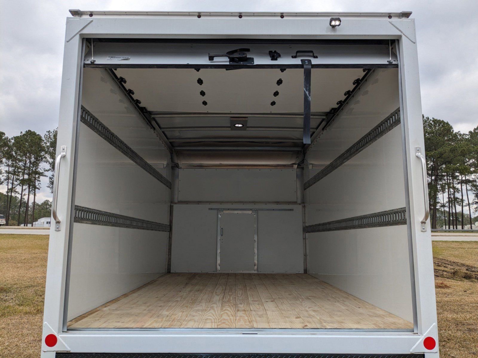 Certified 2024 Ford E-450 and Econoline 450 Super Duty w/ Driver's Safety Package image 11