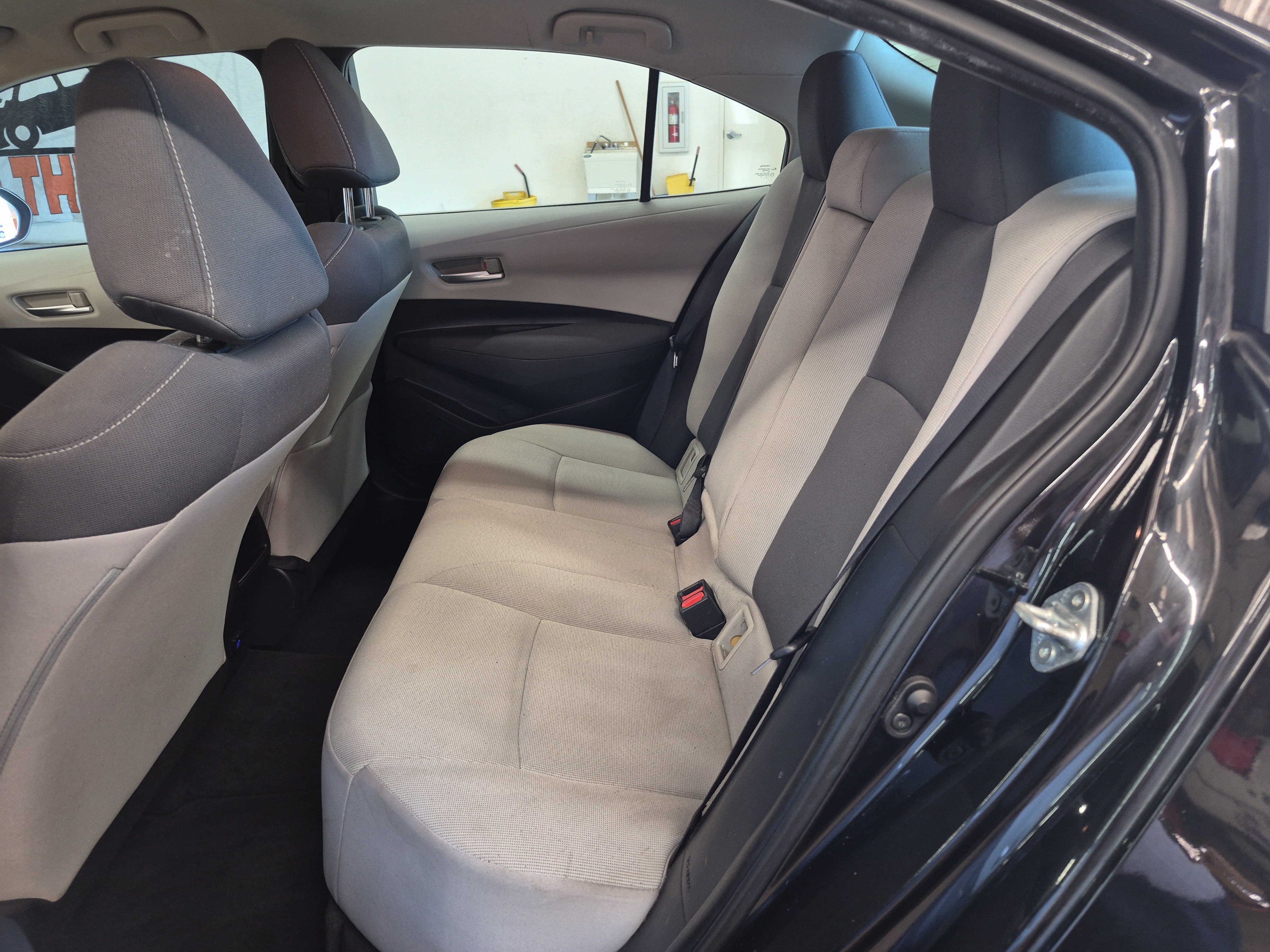 Used 2021 Toyota Corolla LE FWD image 14