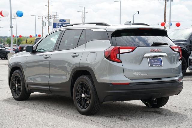 Used 2024 GMC Terrain SLE w/ Driver Convenience Package FWD image 5