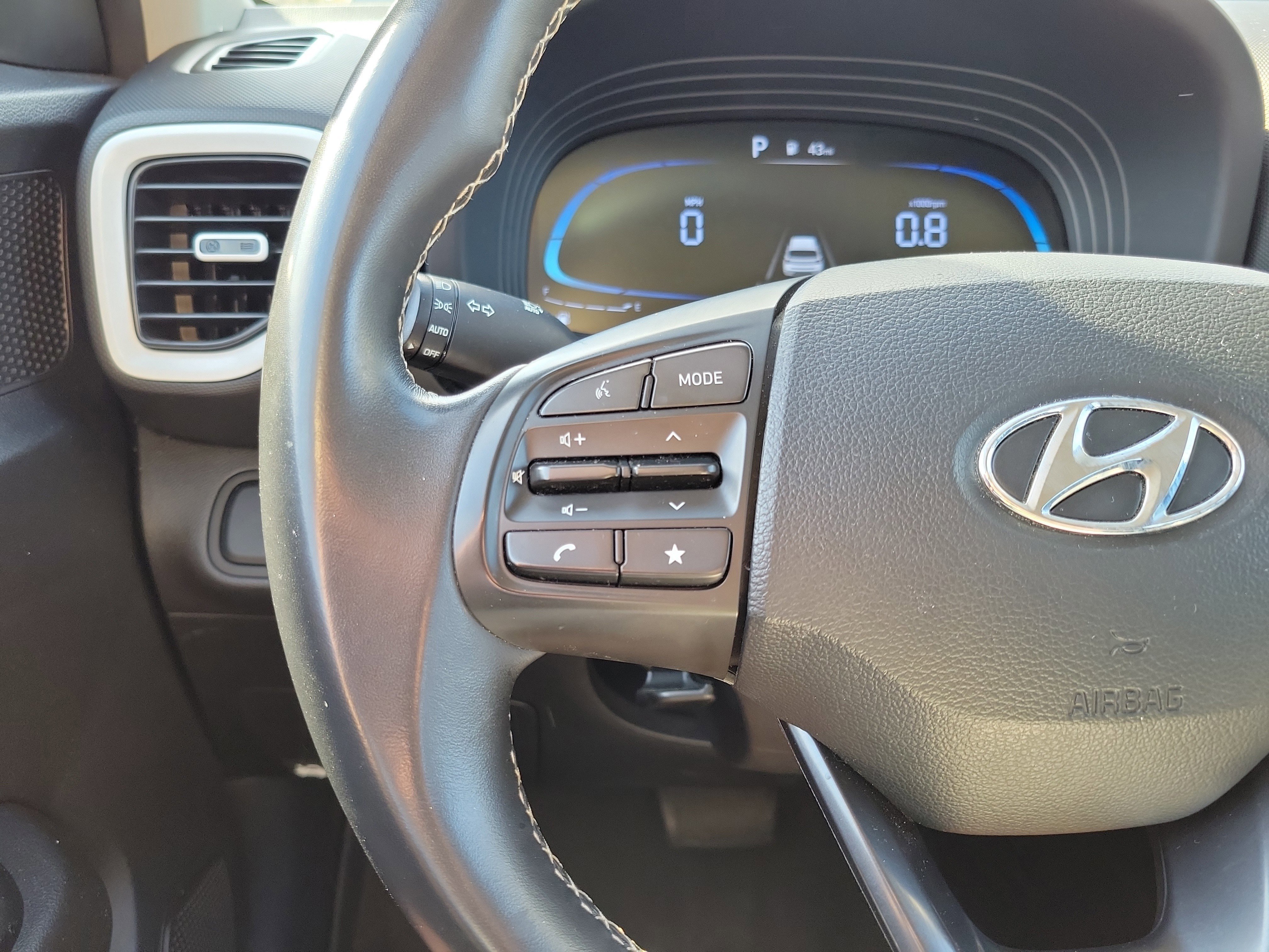 Used 2023 Hyundai Venue Limited image 22