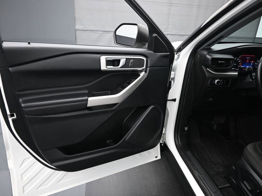 Certified 2022 Ford Explorer XLT image 17