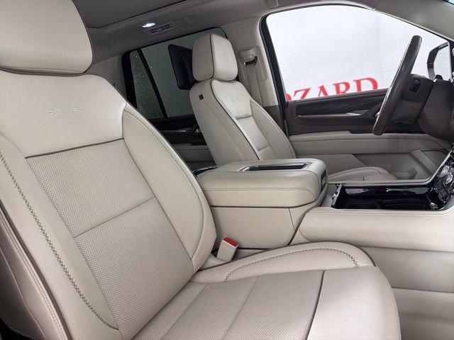Used 2023 GMC Yukon Denali w/ Advanced Technology Package image 16