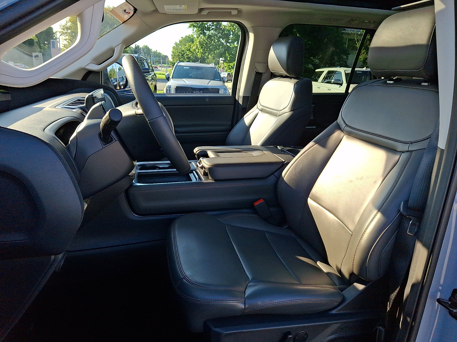 Certified 2025 Ford Expedition Active AWD/4WD image 17
