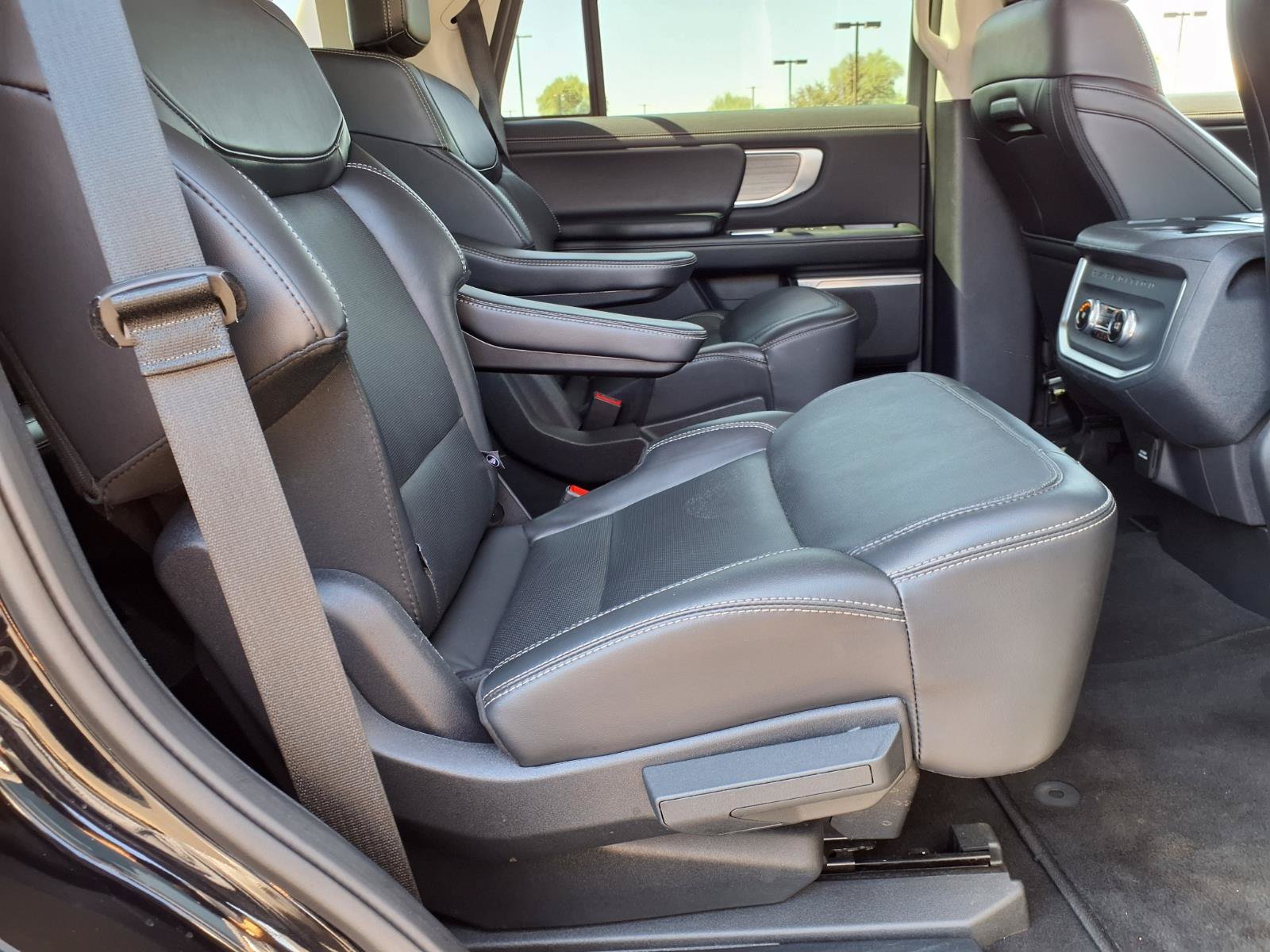 Certified 2025 Ford Expedition Platinum AWD/4WD image 14