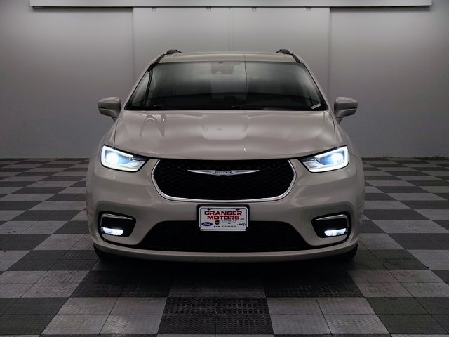 Used 2021 Chrysler Pacifica Touring-L w/ Uconnect Theater Family Group FWD image 6