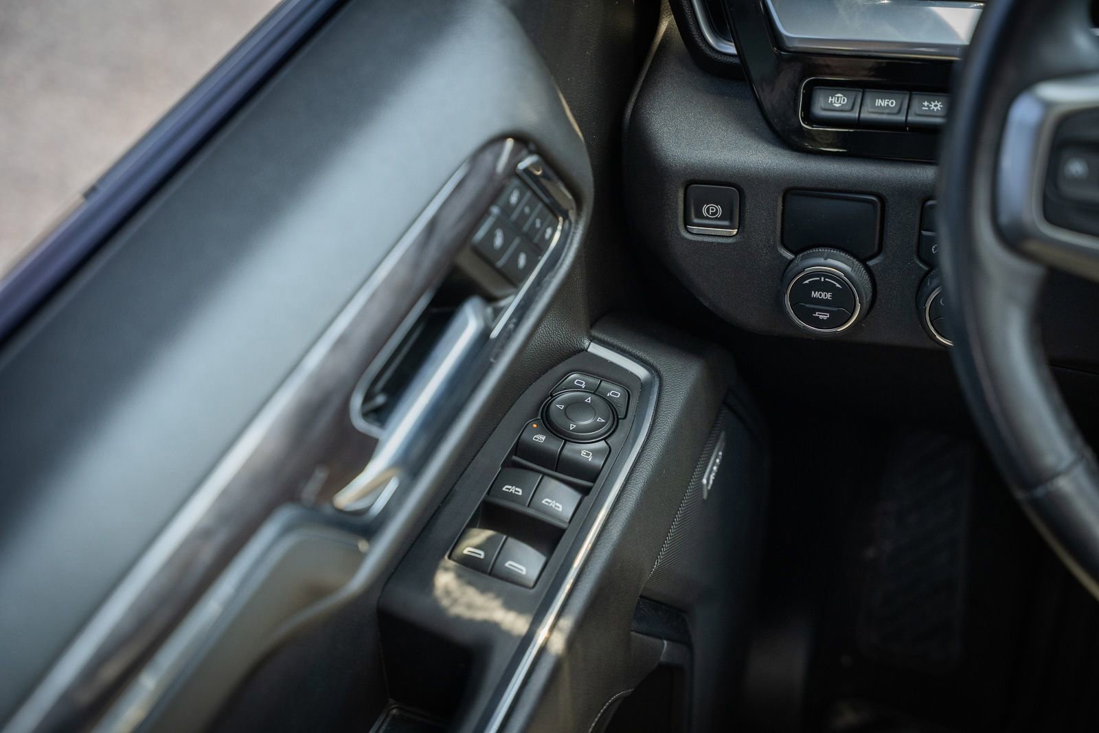 Used 2022 Chevrolet Silverado 1500 LTZ w/ LTZ Premium Package image 28