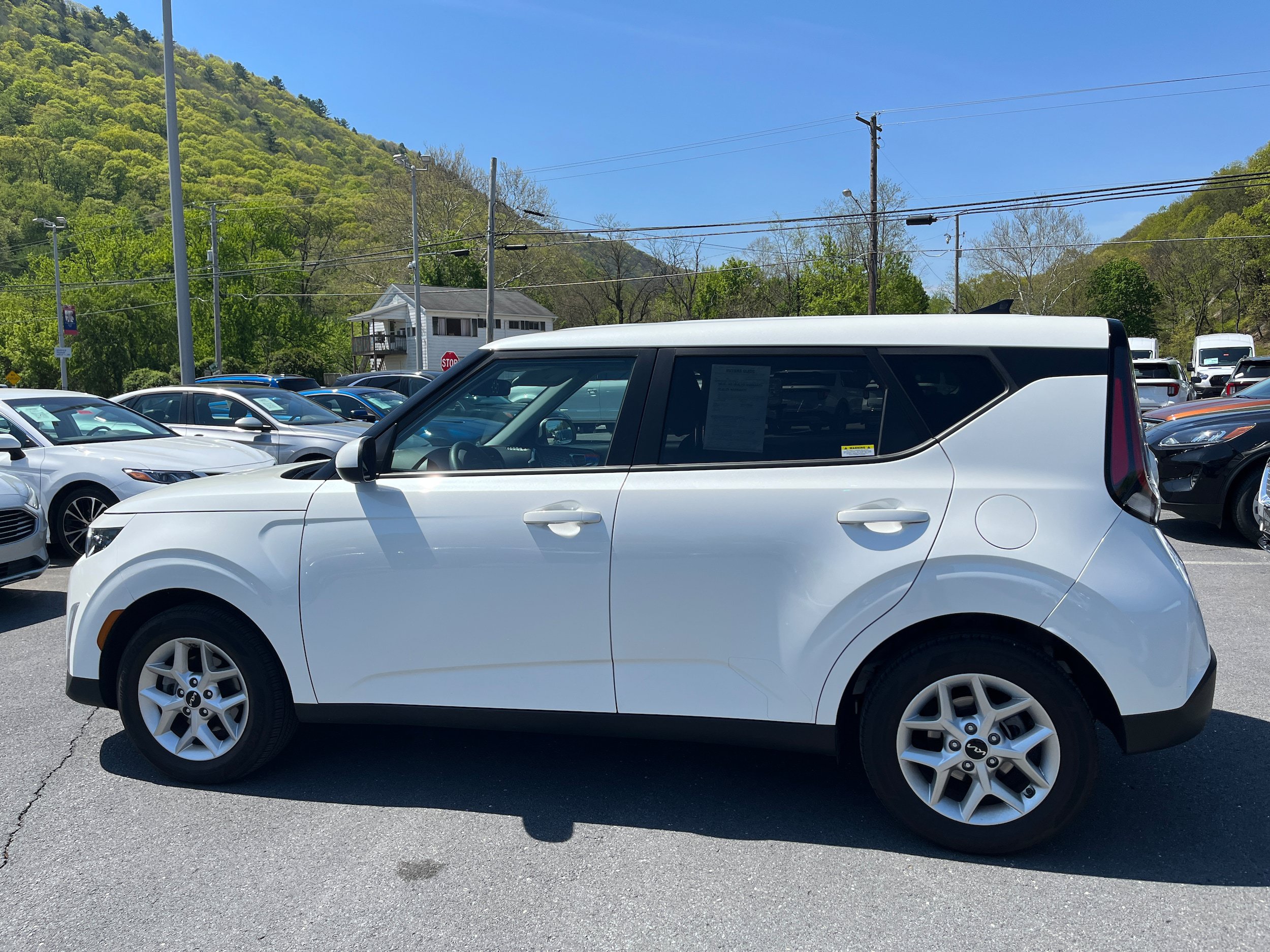 Used 2023 Kia Soul LX w/ Option Group 015 FWD image 6