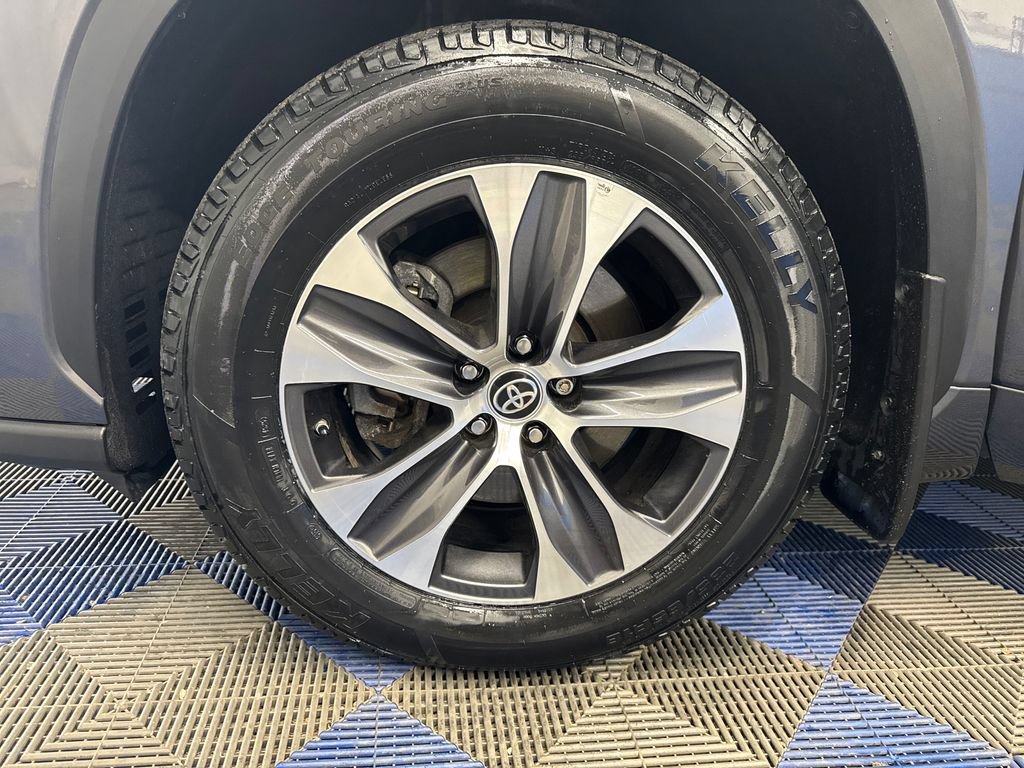 Used 2023 Toyota Highlander XLE AWD/4WD image 27