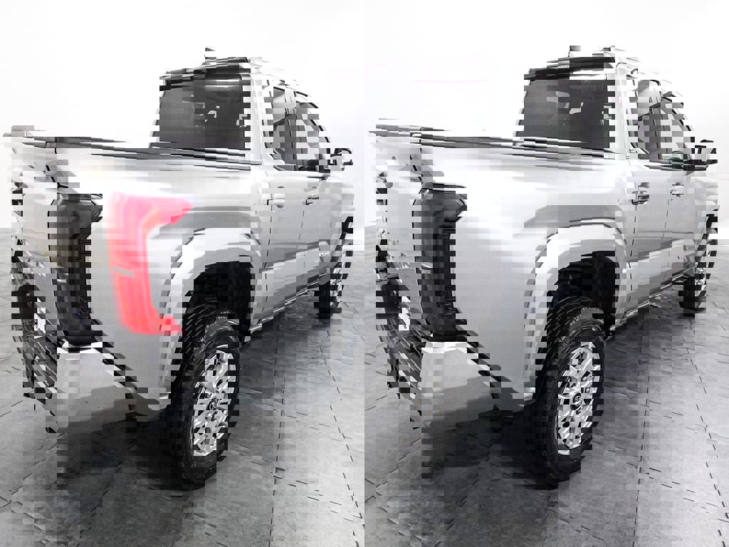 Used 2024 Toyota Tacoma SR5 AWD/4WD image 5