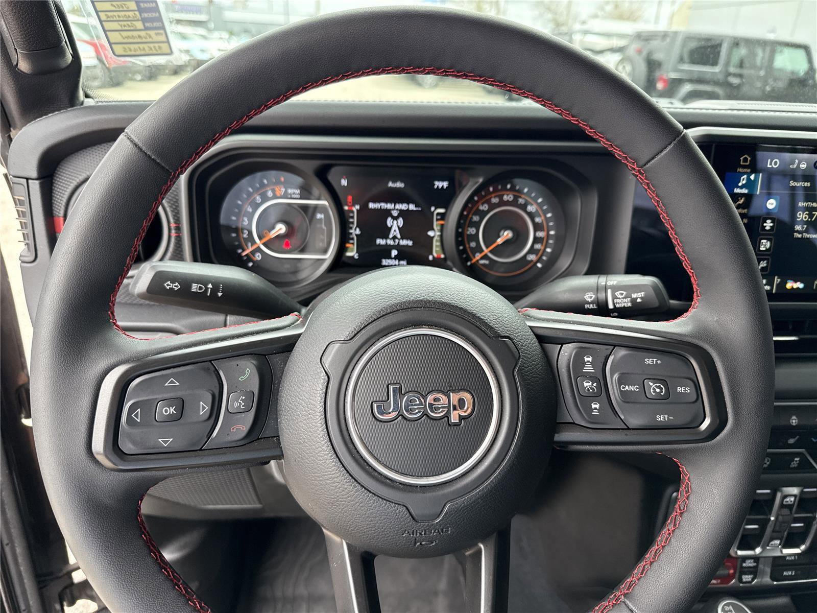 Used 2024 Jeep Gladiator Rubicon w/ Technology Group image 15