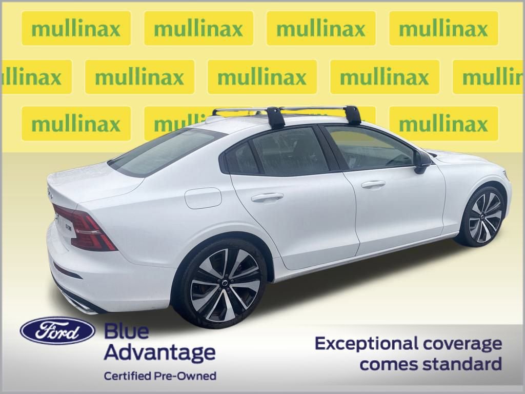 Used 2022 Volvo S60 B5 Momentum w/ Advanced Package image 3