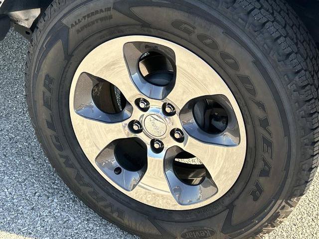 Used 2017 Jeep Wrangler Sahara w/ Connectivity Group AWD/4WD image 12