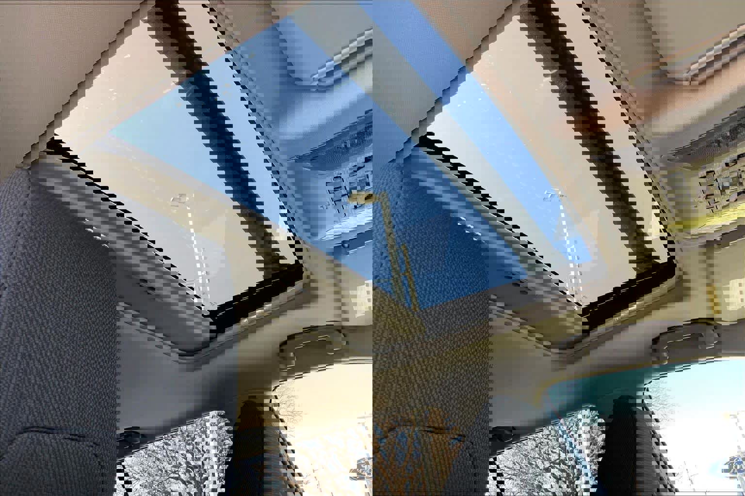 Used 2021 Toyota RAV4 XLE w/ Convenience Package image 14