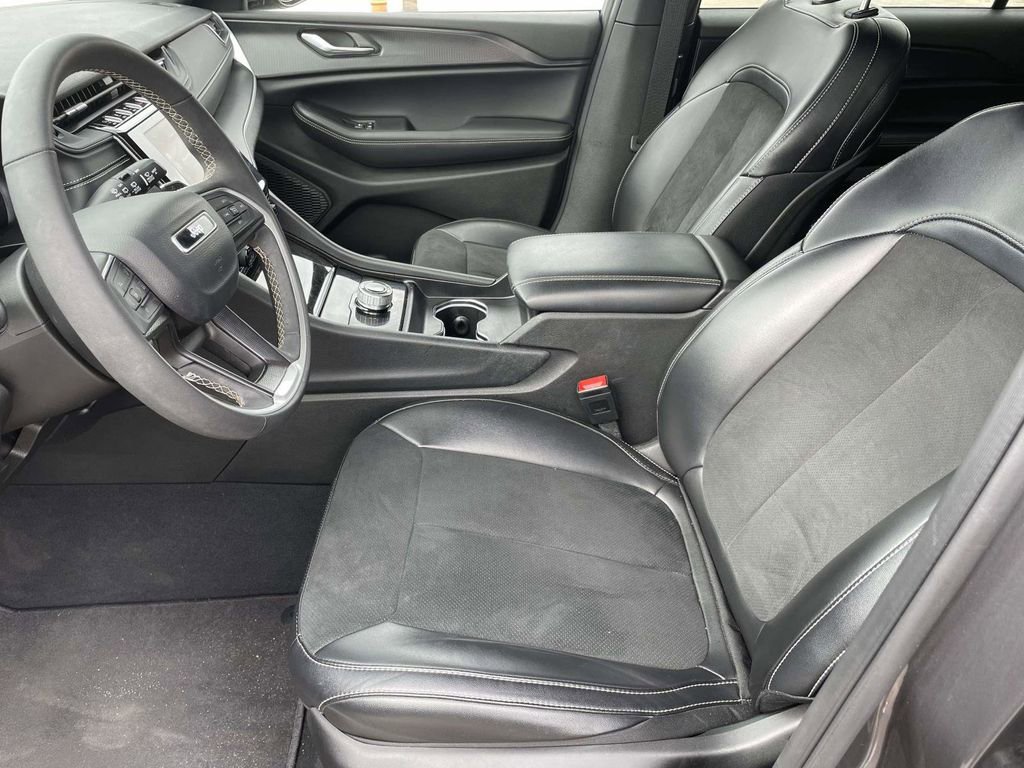 Used 2025 Jeep Grand Cherokee L Altitude image 13