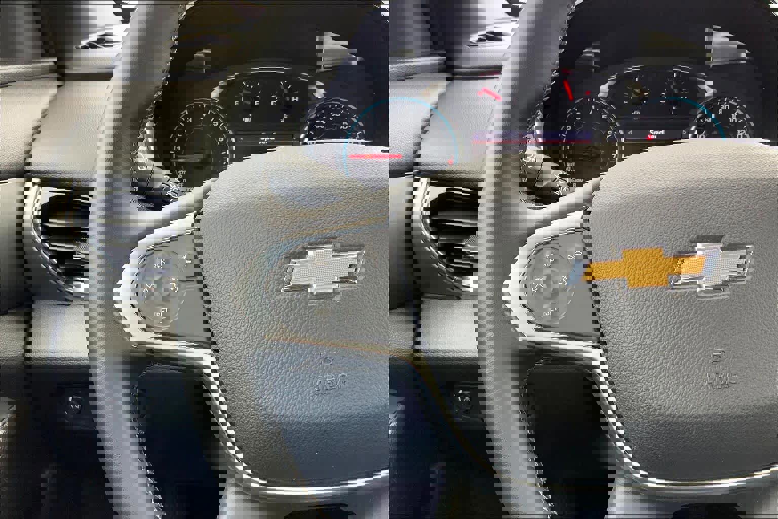 Used 2023 Chevrolet Traverse LT w/ Rear Camera Mirror Package image 23