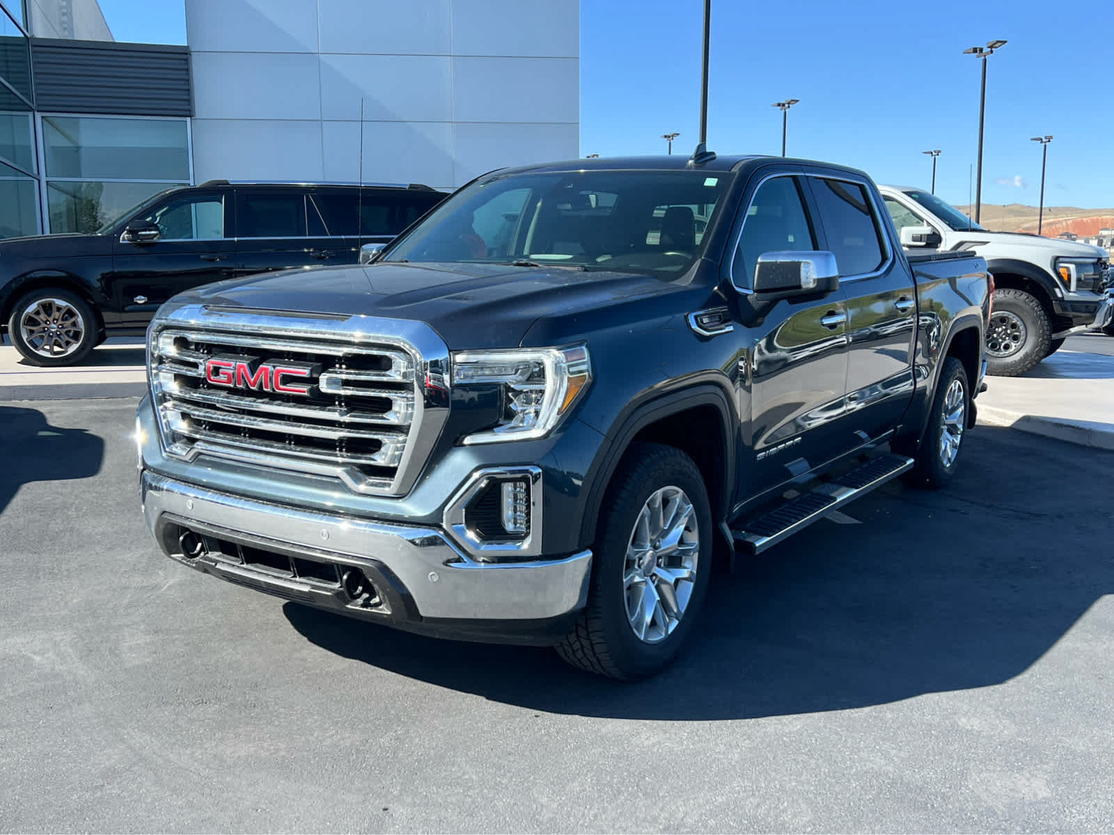 Used 2021 GMC Sierra 1500 SLT w/ SLT Premium Plus Package AWD/4WD image 2