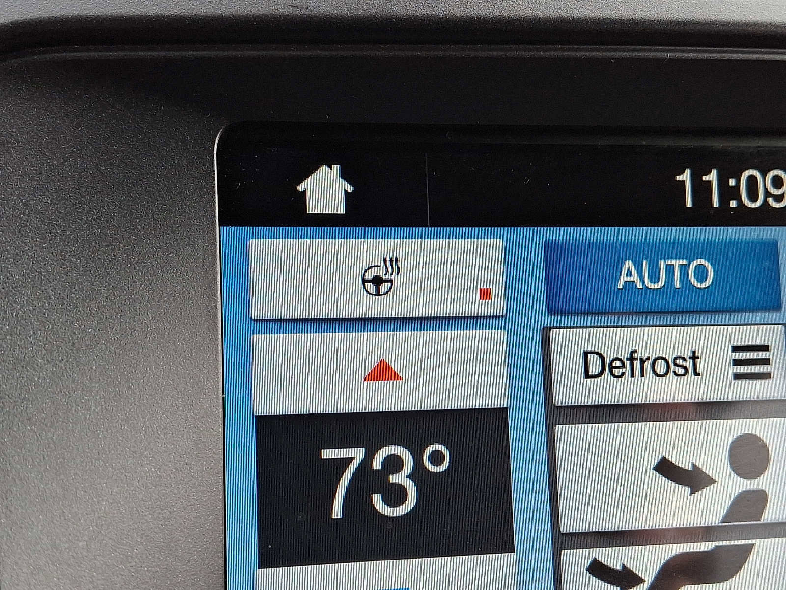 Certified 2019 Ford Explorer XLT w/ Equipment Group 202A image 27