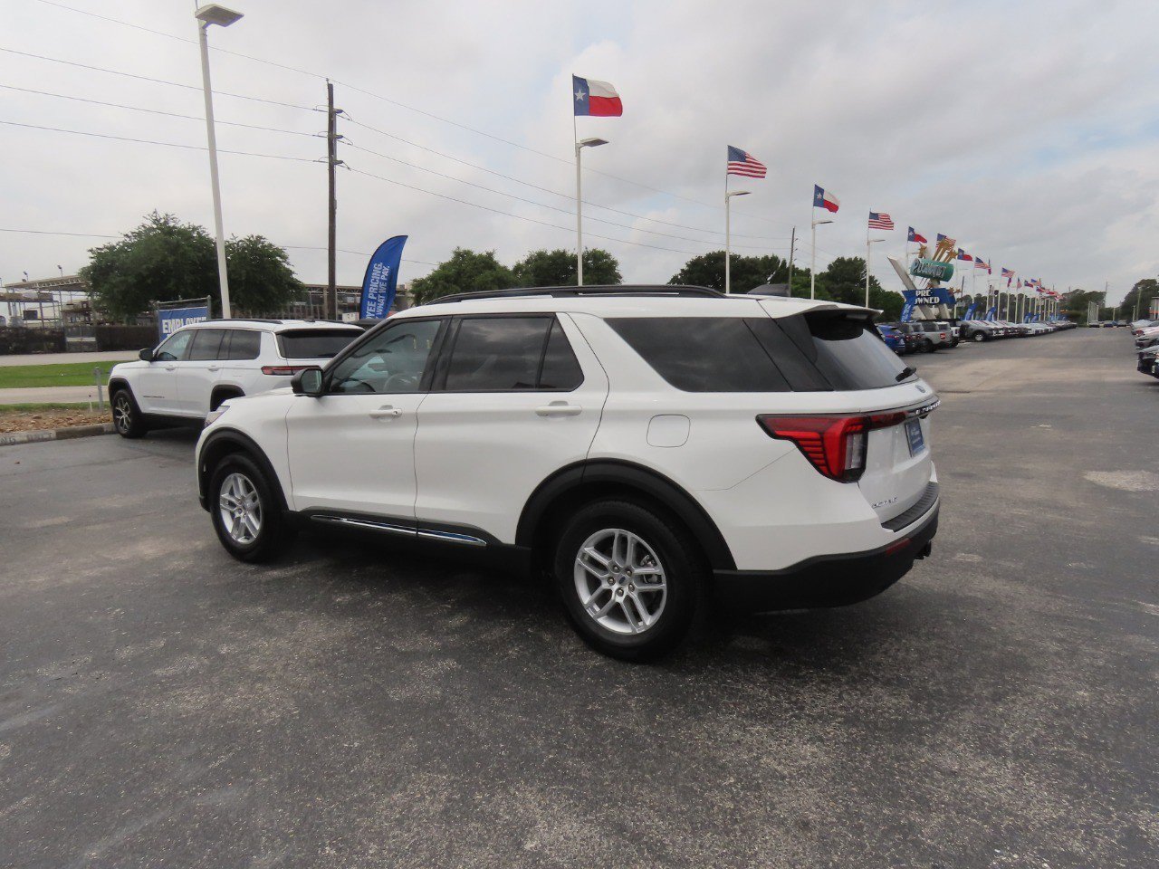 Certified 2025 Ford Explorer Active RWD image 17