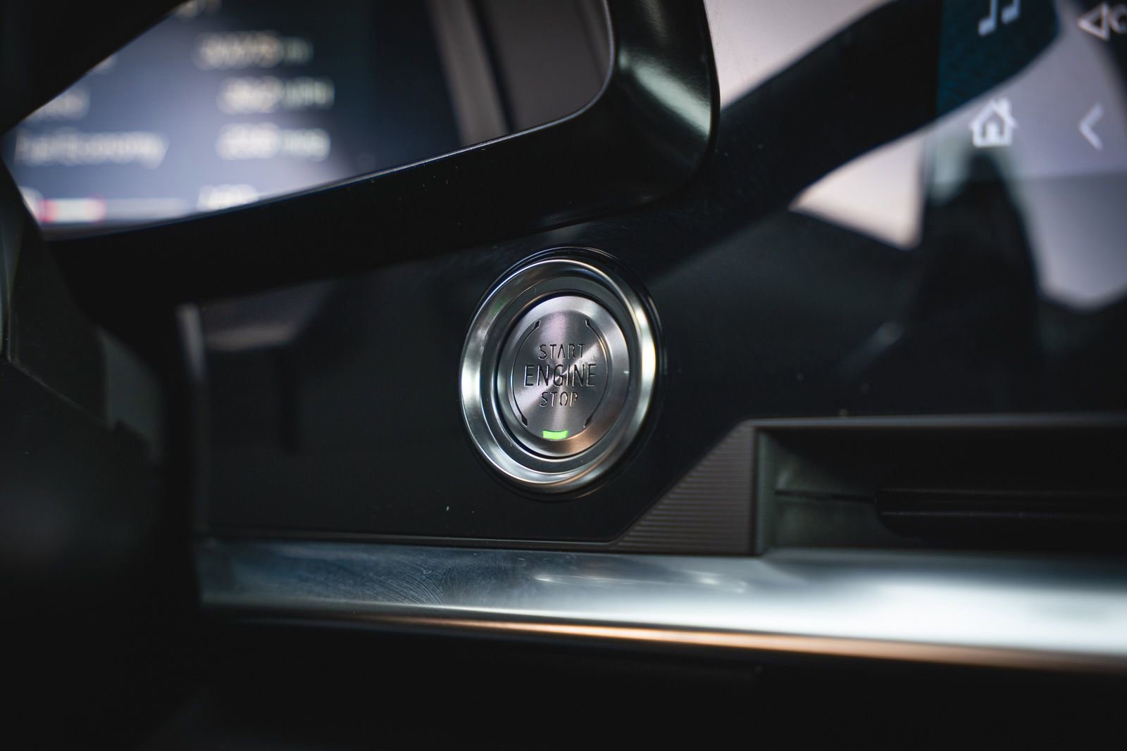 Used 2025 Chevrolet Corvette Stingray Coupe w/ 1LT image 35