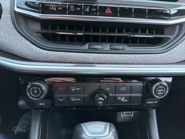 Used 2023 Jeep Compass Latitude image 21